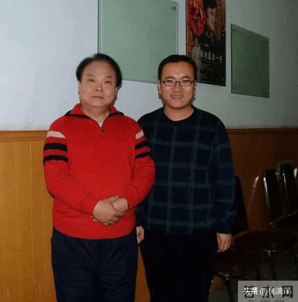 事业有成却感情不顺,无儿无女孤独一生,80岁让邻居儿子养老送终