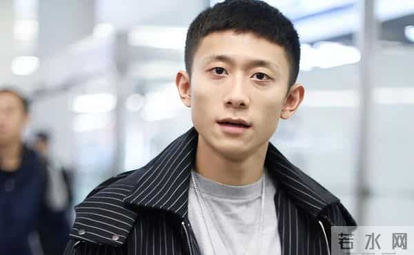 被“发腮”的张一山惊艳,33岁终于长开,网友:杨紫得避嫌了