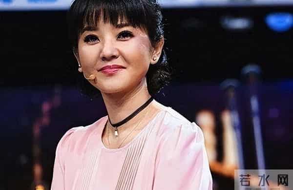 51岁主持人方琼:嫁给电视台领导,21岁儿子不仅长得像她还是学霸