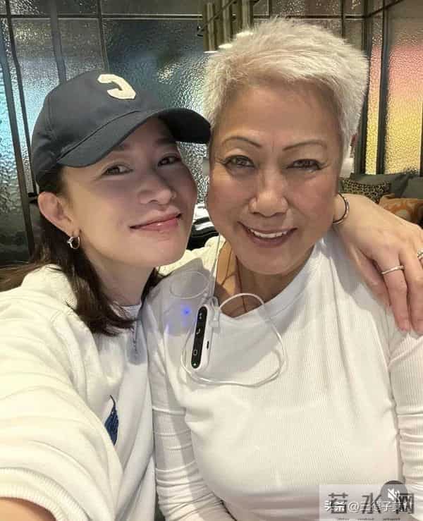 干爹离世10天后,佘诗曼迎来好消息,这下许绍雄终于可以放心了