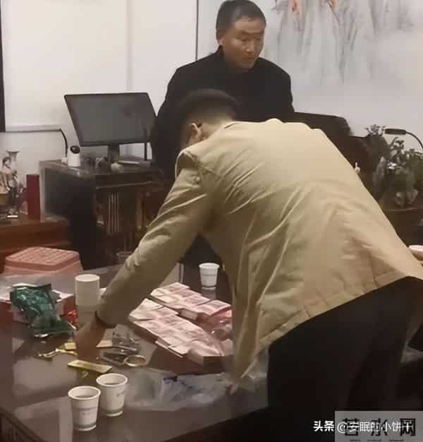 “豪门梦碎”，大衣哥的尊严回归，前儿媳陈亚楠却活成了"笑话"
