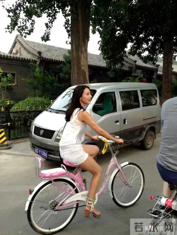 高圆圆岁月偏宠的颜值,媚而不俗的氛围感谁顶得住!