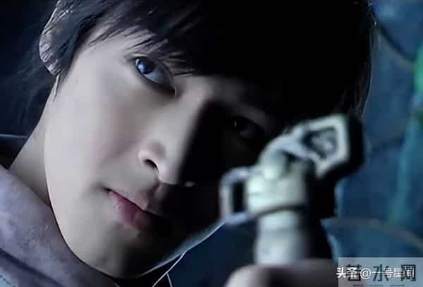 王家卫"录音门事件"才过几天，胡歌官宣喜讯，原来他们不是一路人