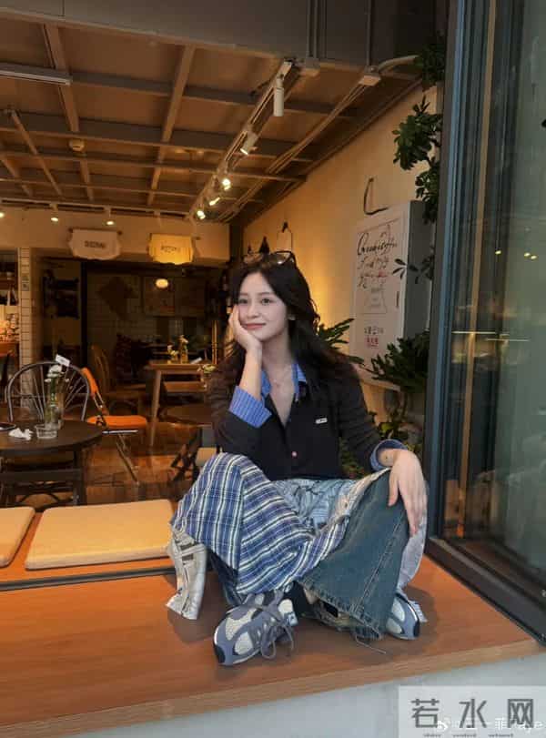 王一菲被指在街头抽烟并乱扔烟头,本人发文道歉:我会改正错误,接受监督与批评