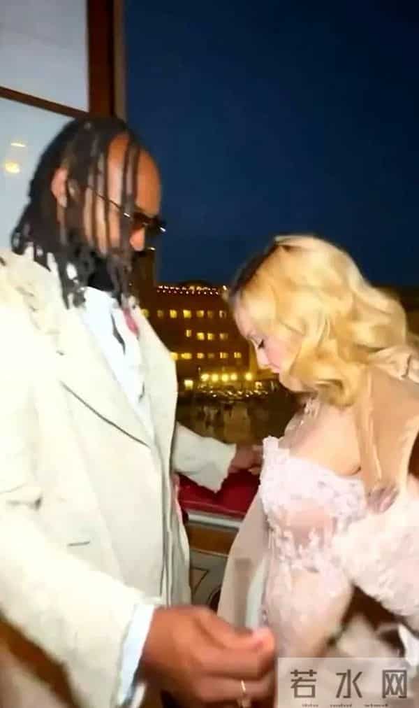 拒绝优雅退场,67岁麦当娜疯狂重启人生,跨龄恋只是冰山一角