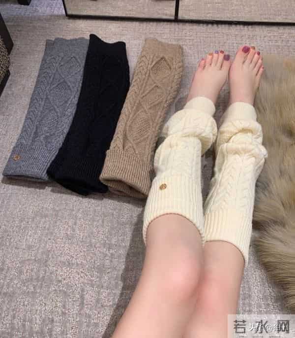 王思聪女友进奢侈品VIP室，看清她的拍照姿势，符合王校长口味