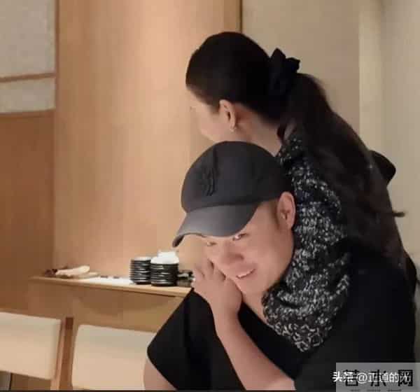 张子萱在陈赫vlog中有了姓名 两人好久没见 锁喉拥抱 9岁女儿大龅牙