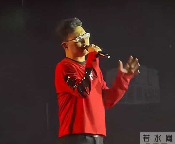 离婚两年后,再看汪峰章子怡现状,才发现他们根本就不是一路人