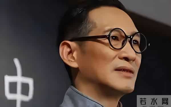 国家一级演员王劲松,无儿无女无绯闻,如今58岁熬成演技天花板