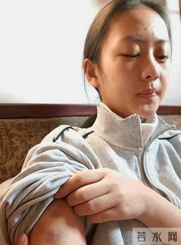 张国立做梦都想不到，儿子张默“不要”的童瑶，当下竟迎来了逆袭