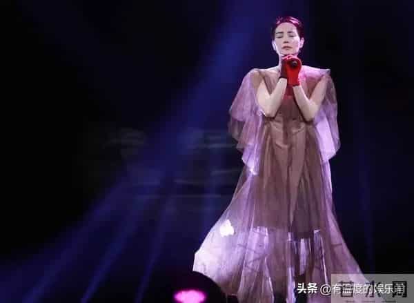 1996年,她嫁给大明星,刚刚怀孕一脸幸福,28年后女儿也成了明星