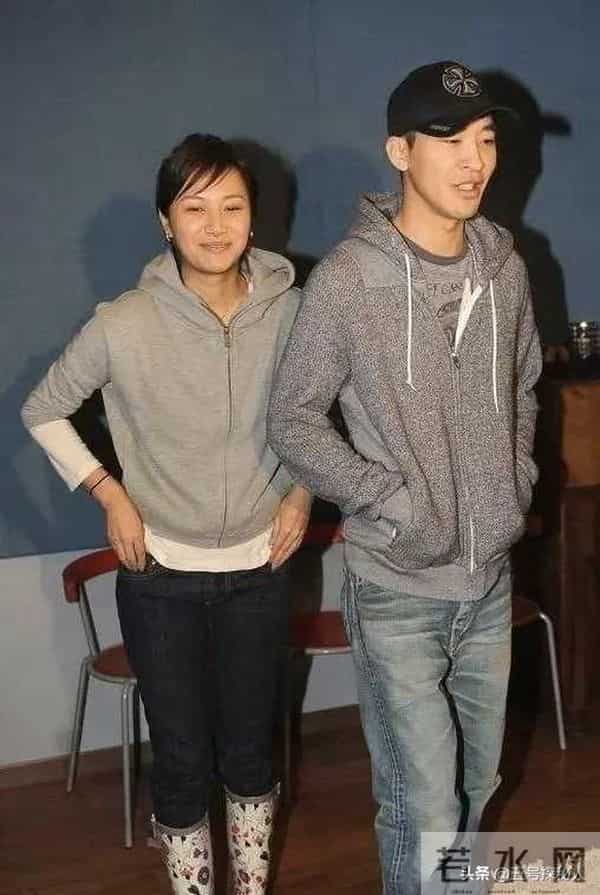 51岁徐静蕾近况曝光：没结婚但有伴侣，定居美国6年，吃成胖美人