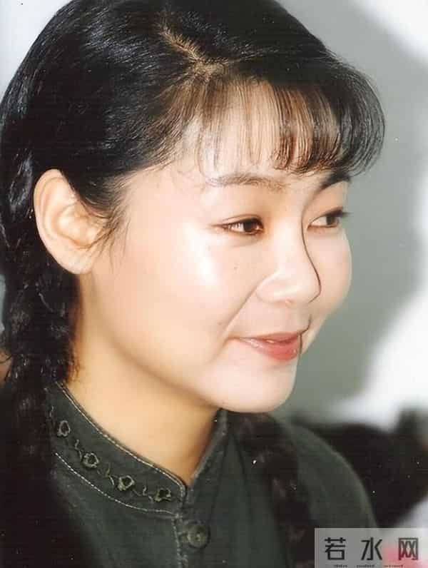 著名演员郑晓宁:曾为爱离婚,49岁再婚娶小娇妻,50岁终当爹