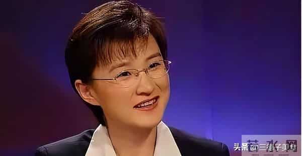 原来他们是夫妻,两位央视主持人低调多年,如今一家三口很幸福