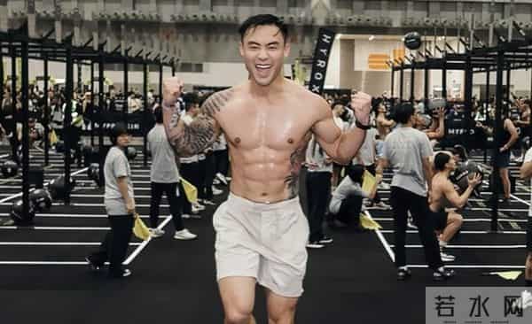 恭喜！知名港星蔡卓妍阿sa新恋情，被曝和小10岁帅气健身教练热恋