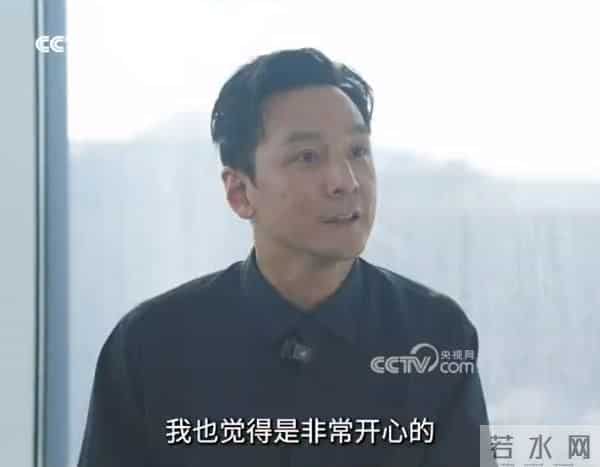 吴彦祖晒和小4岁妻子最新合照,透露时隔23年再次一起工作:太棒了;结婚15年育有一女