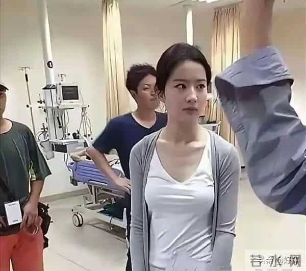 我的天!刘亦菲真人居然长这样?素颜我直接看傻了