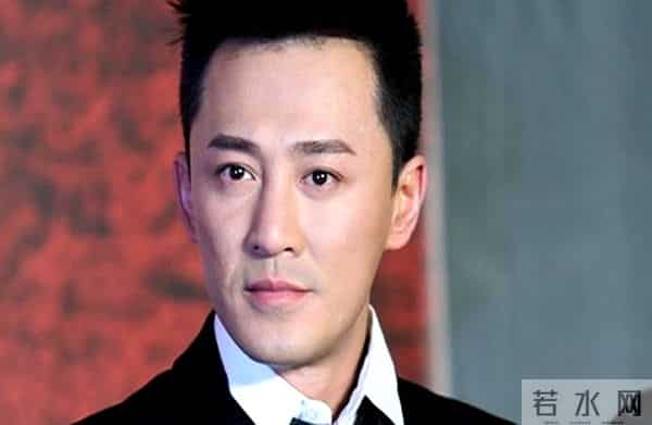 拍一部戏换一个女友,不雅照轰动香港,最后却娶了个“黑料网红”