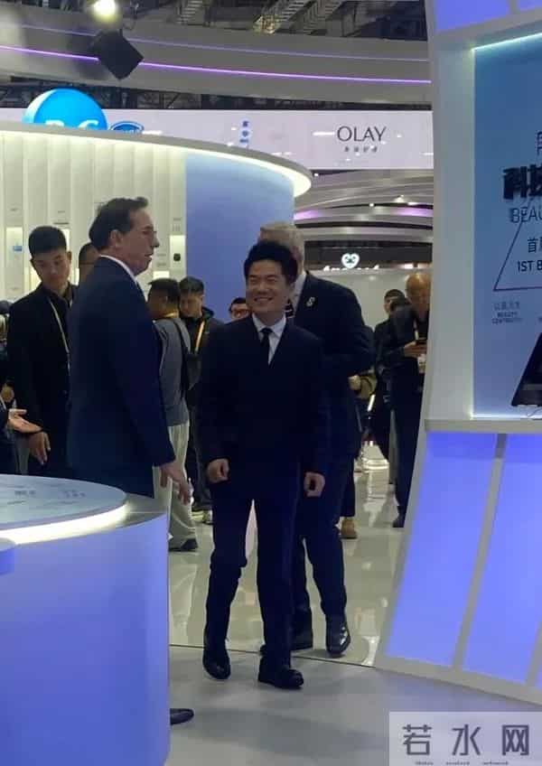 一大波明星扎堆现身上海!唐嫣、李宇春、吴奇隆、郑钦文……都往这里冲!