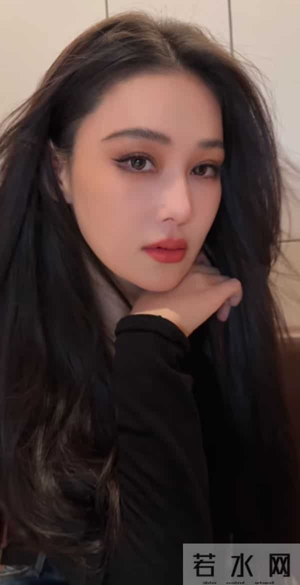 嫁给何捷以后的张馨予感觉比以前漂亮了，越来越美，越来越柔和了