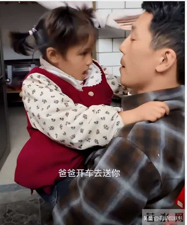 李超群删掉向皮一哥道歉视频,不回应网友评论,安心带安娜上学