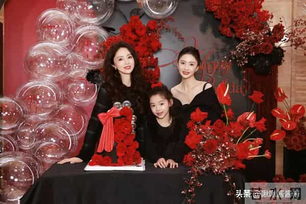 佟大为关悦现身董璇生日会，张维伊送酒窝上车， 佟丽娅满面红光