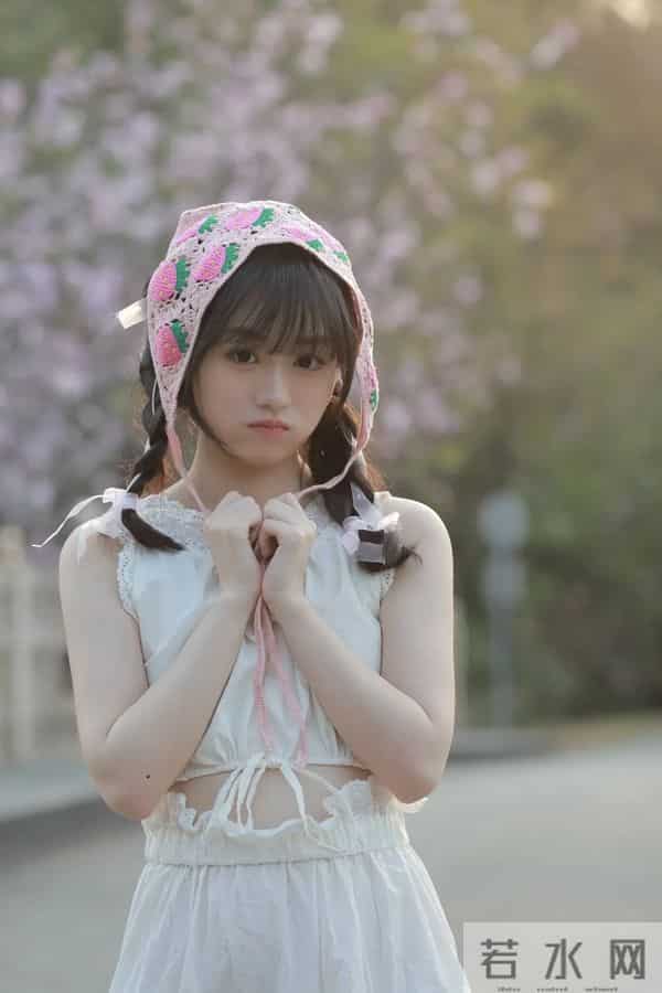 汤音璇｜清纯甜美写真，春日漫步，花海中的甜美少女
