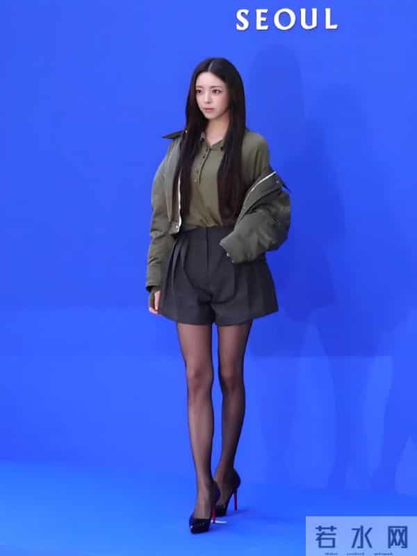 申有娜，这双腿保价3000万…..