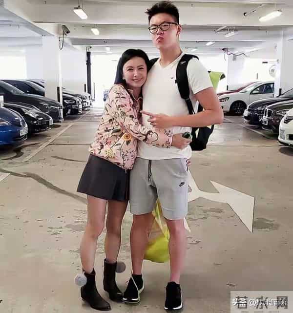 分手后只字不提梁朝伟！输给刘嘉玲后才发现，原来她们不是同类人