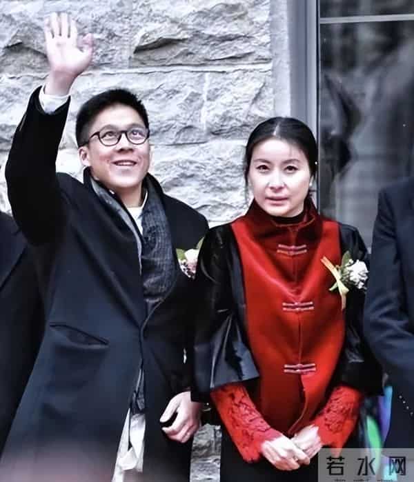 霍启刚也没想到，他79岁的父亲霍震霆，如今还能再为霍家“争光”