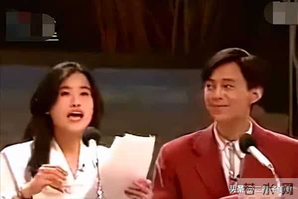 主持人何炅澄清衰老焦虑：我眼神好得很！