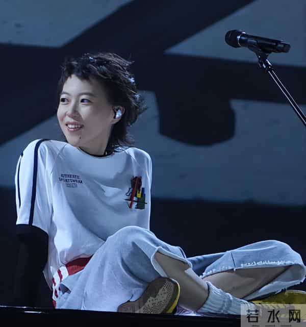 王菲也没想到,“被曝同居”的28岁女儿窦靖童,会走上她的来时路