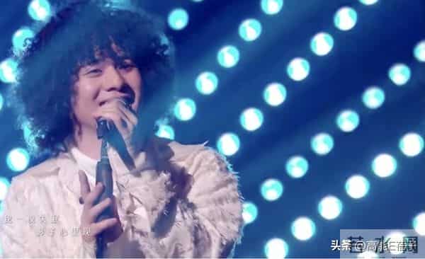 他曾因长胖被嘲,减肥变爆炸头帅哥,今成谢霆锋师弟猛晒腹肌!