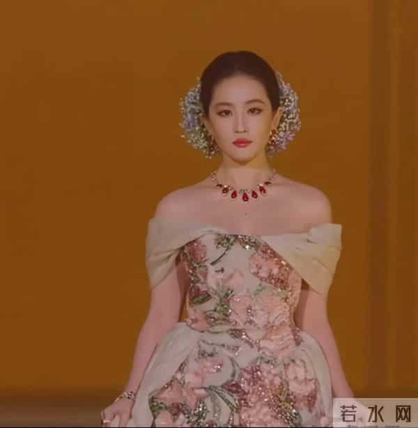 面相全变了!再看42岁蒋欣和43岁孙俪,才明白两人“差别”在哪里