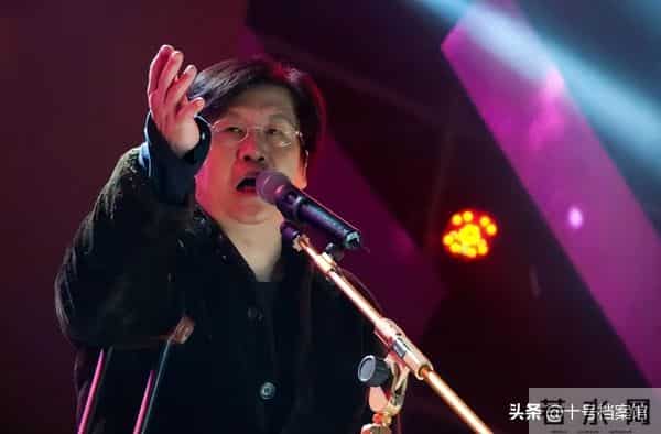 央媒三问直扎人心!“连滚带爬”的郑智化清空微博,这一次他走了