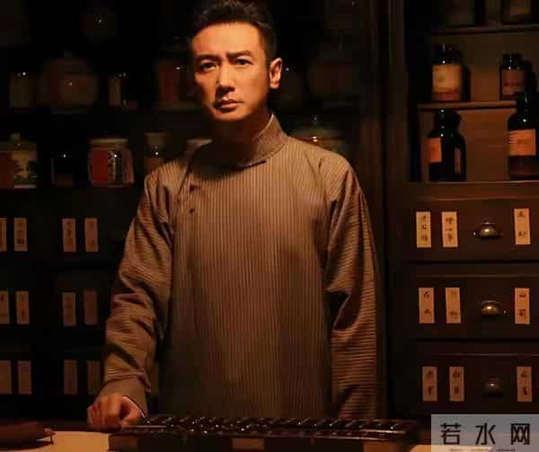 他曾是央视主持人，如今沦落到娱乐圈跑龙套，20年过去他后悔了吗