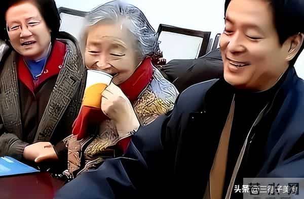 濮存昕：家人相继去世，如今71岁仍在工作，还要照顾年迈的老母亲