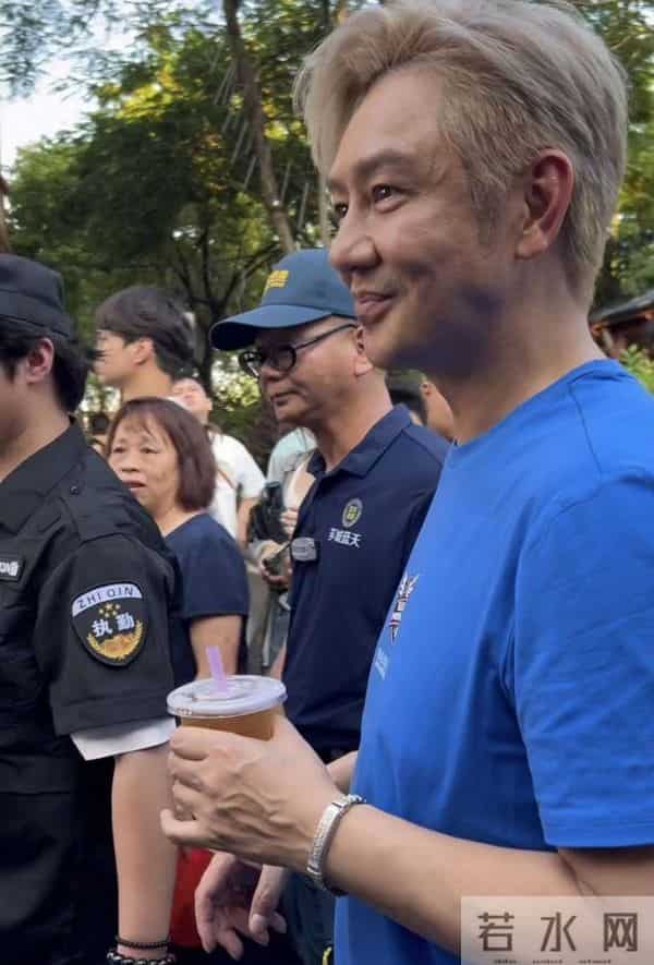 56岁前TVB男星近照曝光,皮肤布满皱纹,被指出现“断崖式衰老”