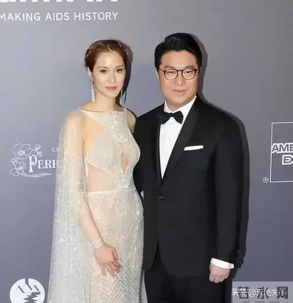 她14岁就长得“倾国倾城”,被富豪花7亿娶回家,8年生下4个娃