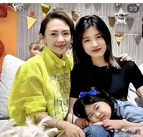 章子怡给小苹果庆生，一句“爱你妈妈”母女情让人破防