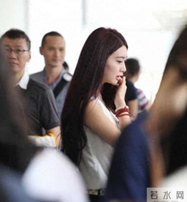 孟子义大学时期老照片， 开学第一天报到上了新闻头条！