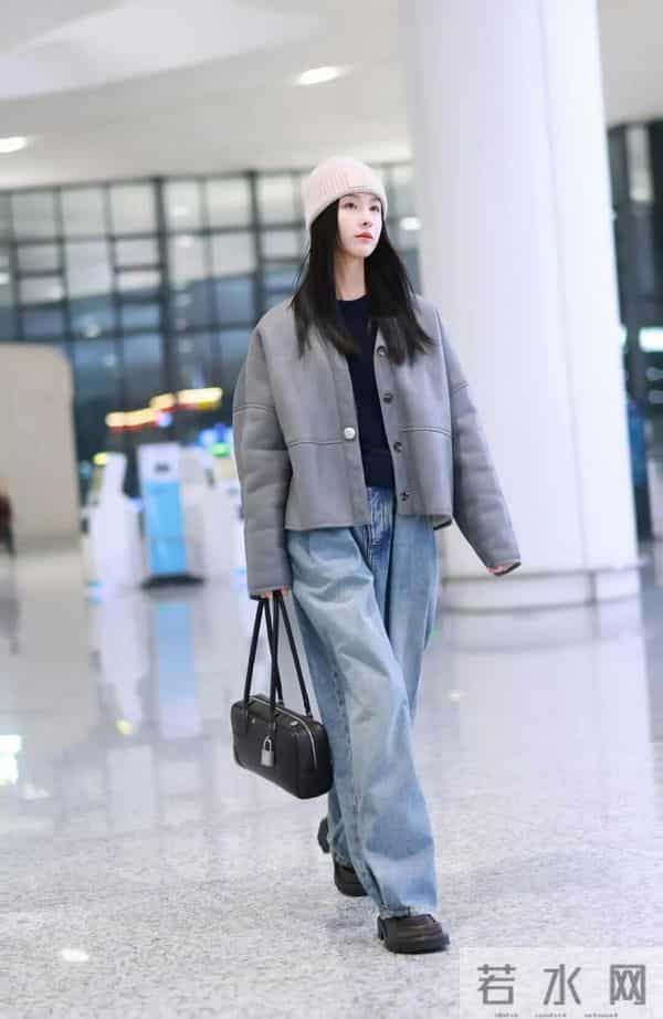 清冷知性风的天花板!陈都灵机场生图曝光,这身造型又鲨疯了