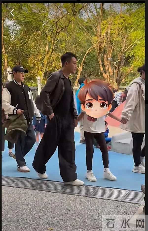 最新!汪小菲带玥儿姐弟饭店吃鱼,马筱梅妈味十足!