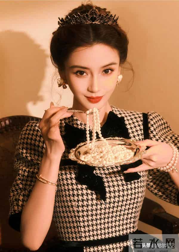 杨颖空降红蜻蜓直播间!素颜皮肤蜡黄有黑眼圈,仅露脸几秒引热议