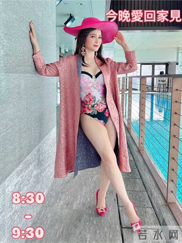 风韵犹存!TVB女星罕见以多套泳衣造型示人,对手演员看后直脸红