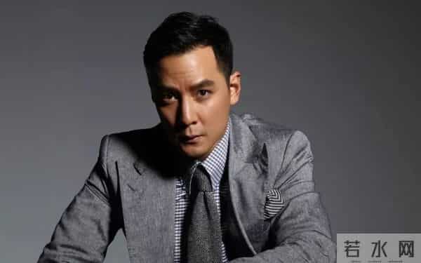 吴彦祖晒和小4岁妻子最新合照,透露时隔23年再次一起工作:太棒了;结婚15年育有一女