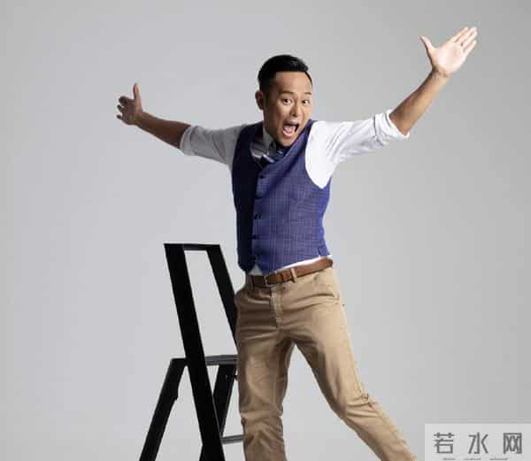 香港知名男星宣布复出,两度退出娱乐圈,举家移民澳洲失败