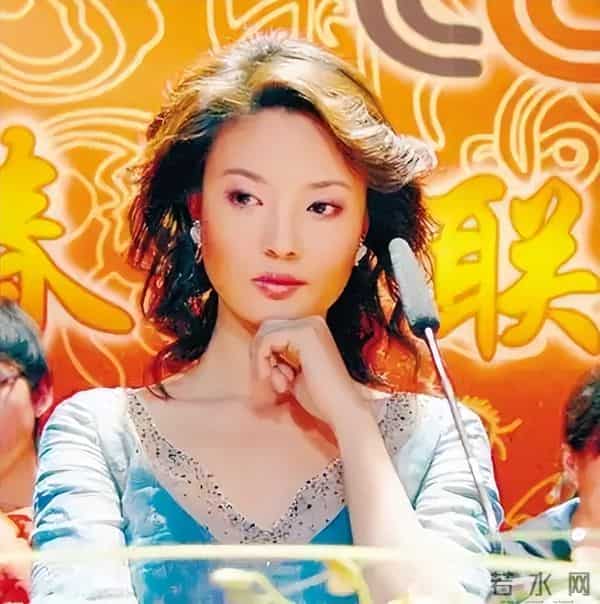 前央视主持刘芳菲现状,俩富豪前任全都判死刑,如今她满眼空洞