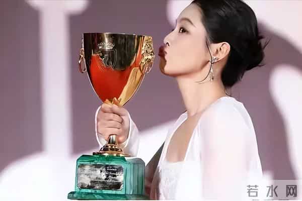 拔出萝卜带出泥！逼疯辛芷蕾、集体嫖娼，王家卫是真的“瞎”了