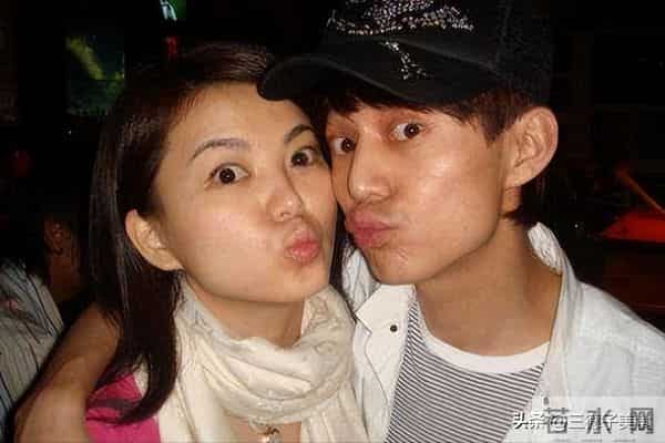 主持人何炅澄清衰老焦虑：我眼神好得很！